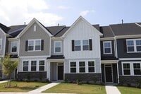 Building Photo - Beautiful 3 Bed+Bonus+2 Car Garage Townhom...