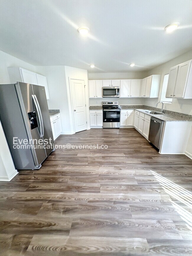 Building Photo - 107 Douglas Fir Dr