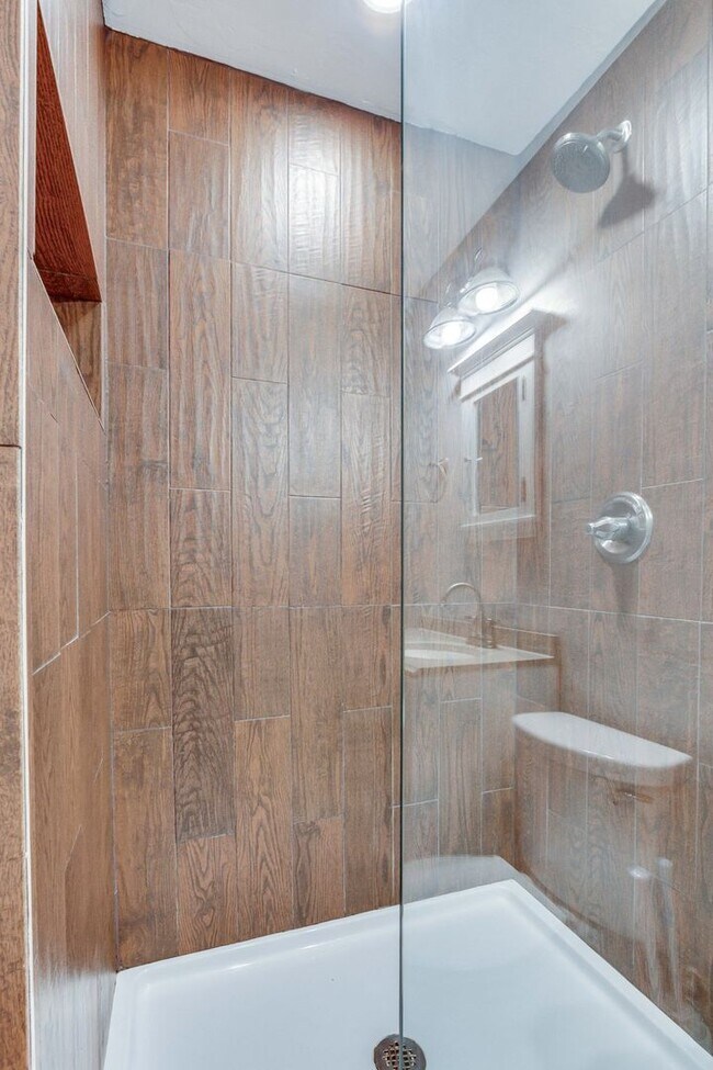 Building Photo - Charming 4-Bedroom Home in The Village – U...