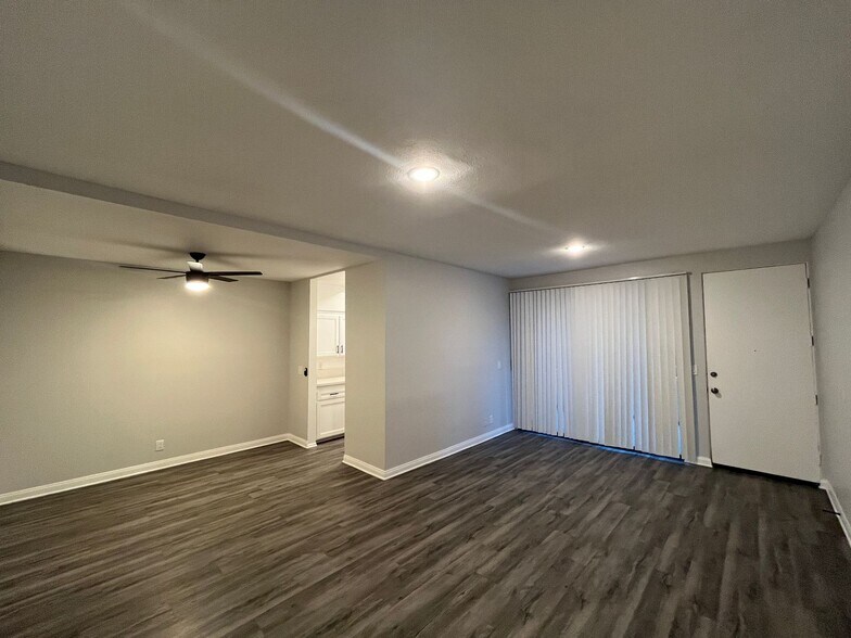 Interior Photo - 1527 Veteran Ave