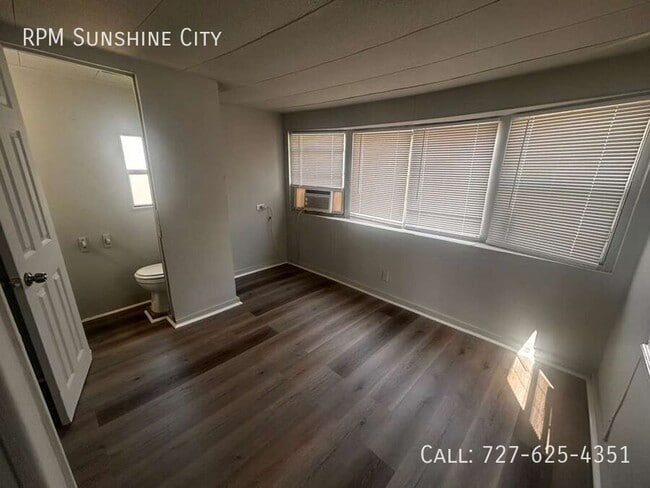 Building Photo - 710 S 50th St