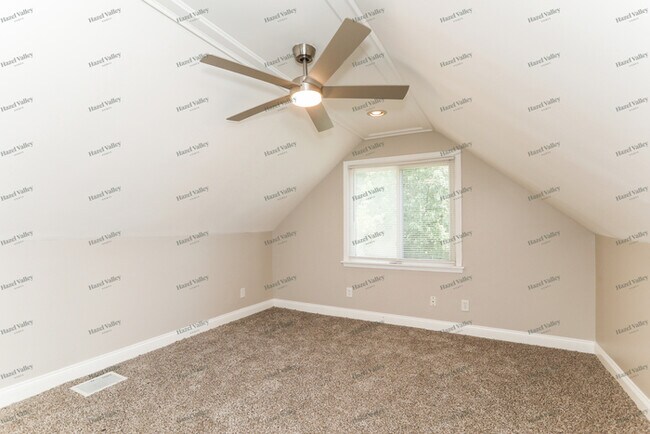 Building Photo - 640 Overlook Ave