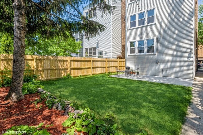 Building Photo - 2626 N Ridgeway Ave