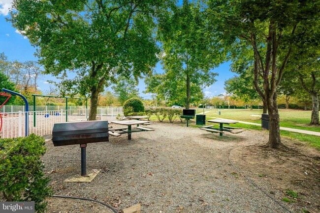 Building Photo - 607 Ravens Crest Dr