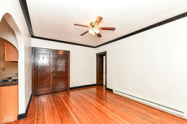 Building Photo - 590 Woodruff Pl W Dr