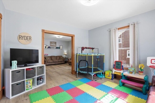 Building Photo - 626 E High St