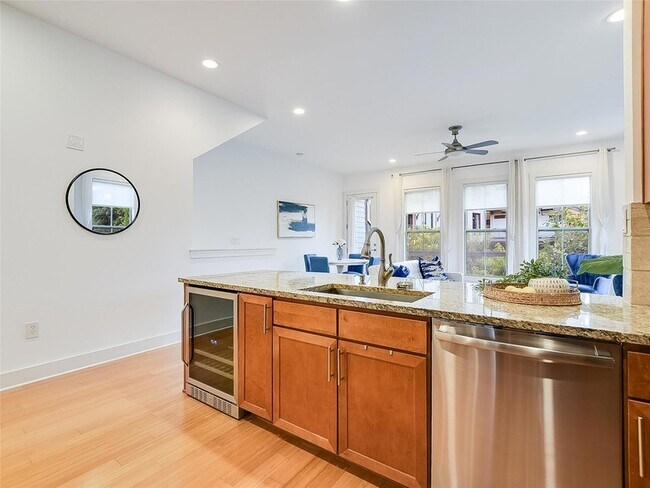 Building Photo - 2520 Bluebonnet Ln