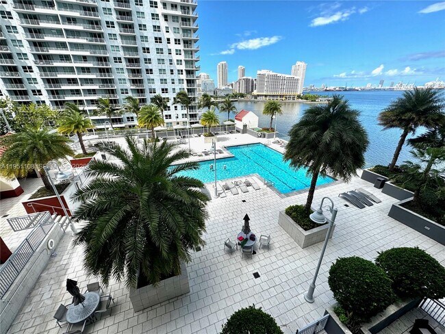 Building Photo - 1155 Brickell Bay Dr