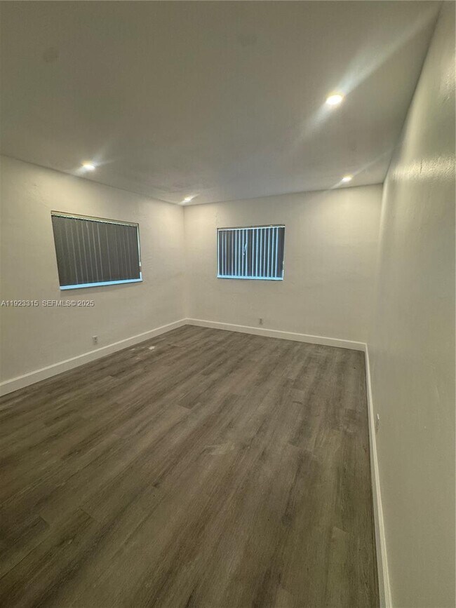 Building Photo - 1633 NW 8th Ave