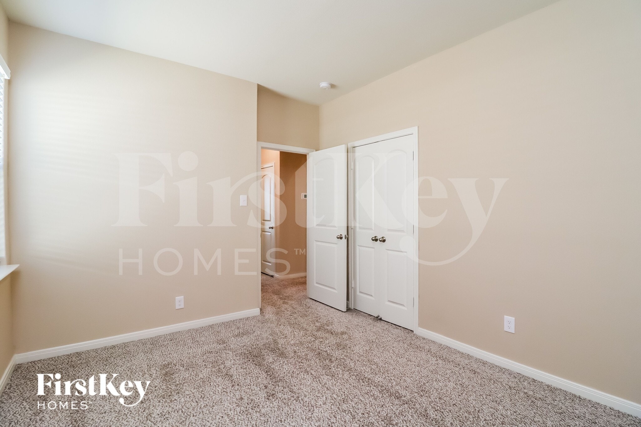 Building Photo - 7500 Pleasant Oaks St