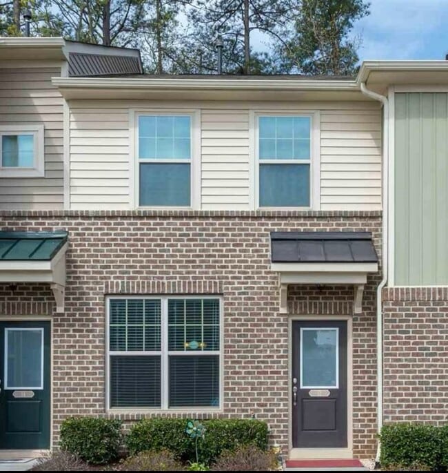 Building Photo - 12 Pocono Dr