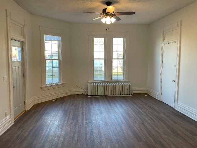 Building Photo - 301 W Lincoln St