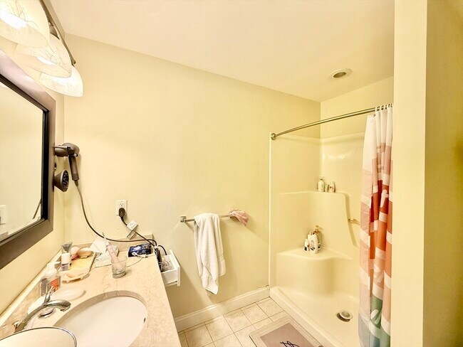 Building Photo - 120 Wyllis Ave