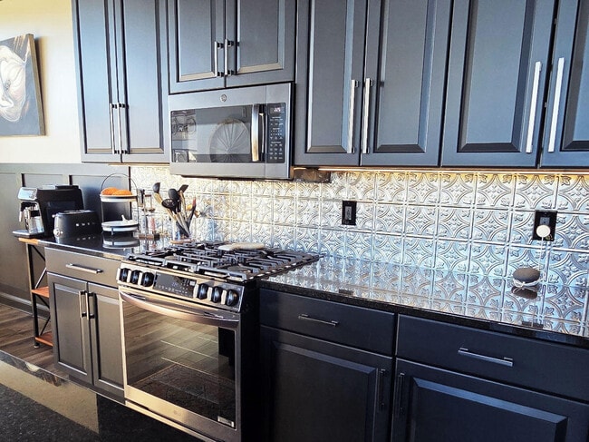 Building Photo - 1515 N Van Buren St