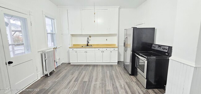 Building Photo - 128 S Rebecca Ave