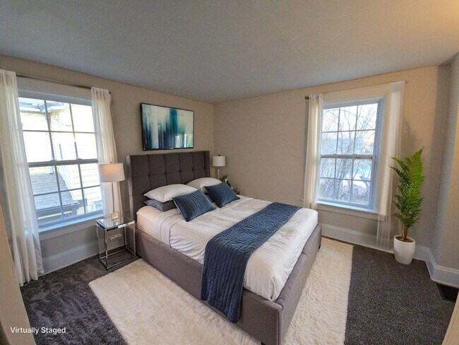 Building Photo - 310 N C St