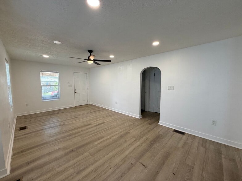Building Photo - 523 N Alton Ave