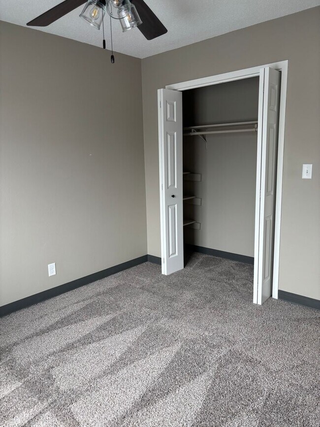 Building Photo - VALLEY HIGH APARTMENTS - 1705
