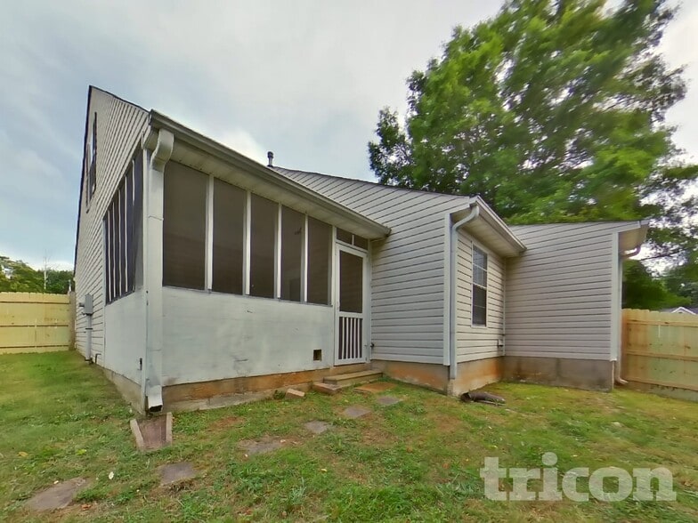 Building Photo - 2345 Iron Horse Dr