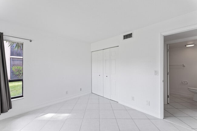 Building Photo - 2339 SW 15th St