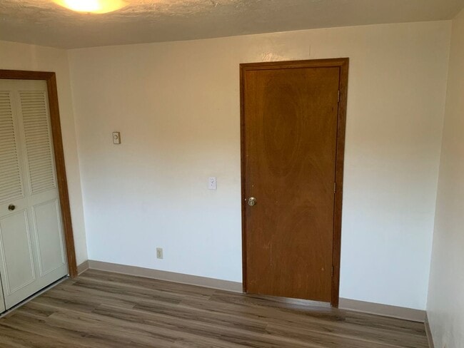 Building Photo - 2 Bedroom Duplex in Cal Young Neighborhood