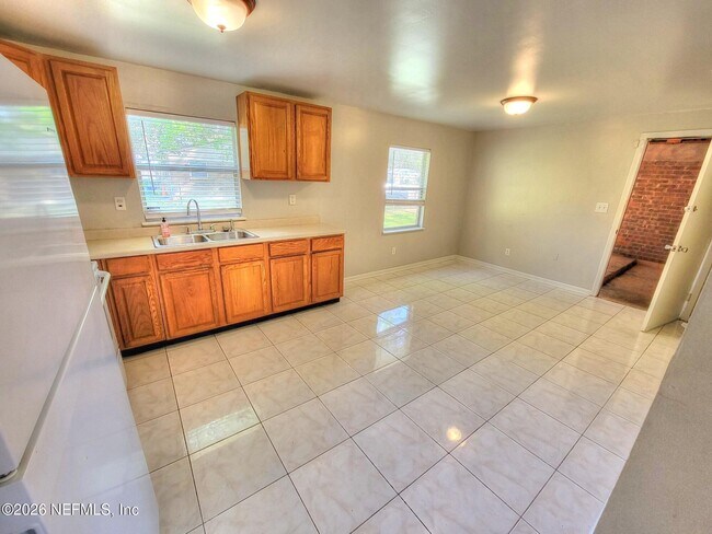 Building Photo - 10881 Key Coral Dr