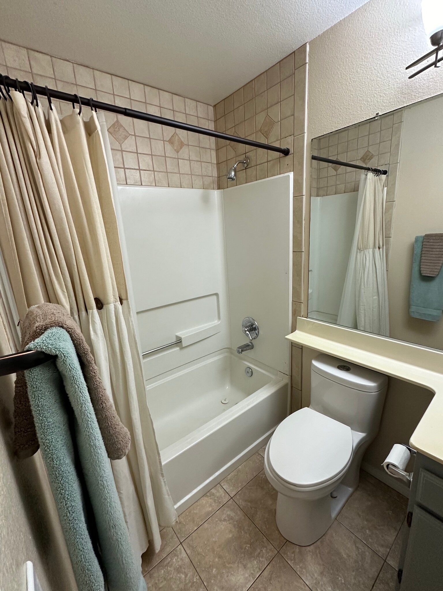 Guest Bathroom - 26030 Fox Run Ct