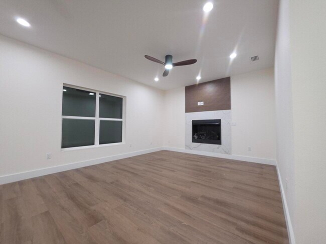 Building Photo - 4699 Meadow Lake Dr