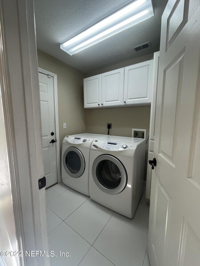 Building Photo - 204 Salt Grass Ct