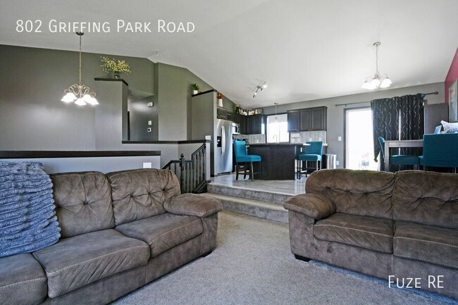 Building Photo - 802 Griffing Park Rd