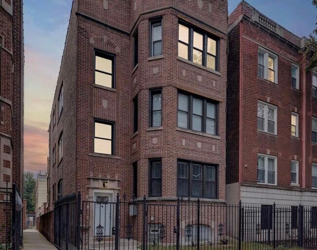 Primary Photo - 7814 S Phillips Ave