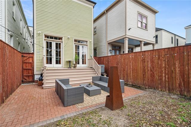 Building Photo - 3942 Burgundy St