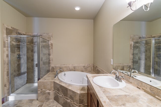 Building Photo - Renton 3 bed Townhouse for Rent