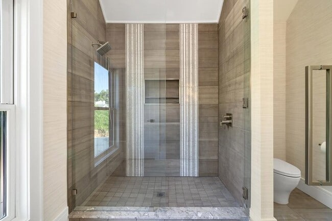 Building Photo - 1281 E Main St