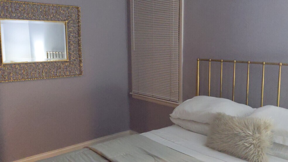 BR 3 or office space - 389 E Rhinehill Rd SE