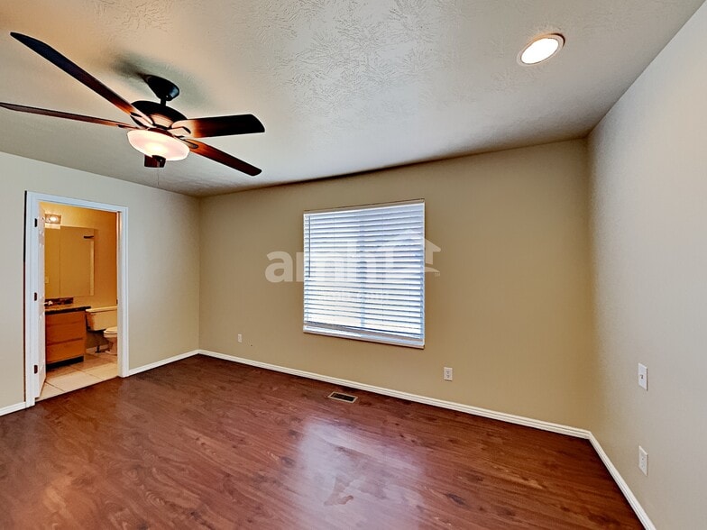 Building Photo - 6432 S High Bluff Dr