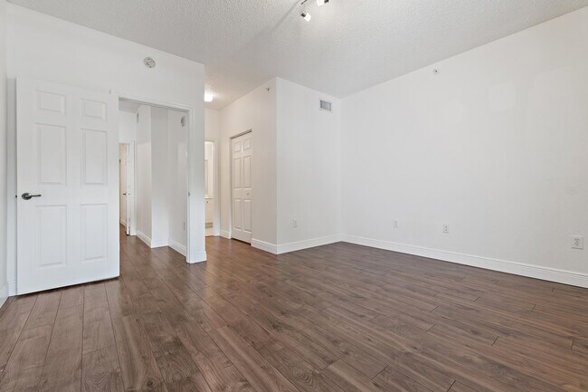 Building Photo - 2806 Veronia Dr