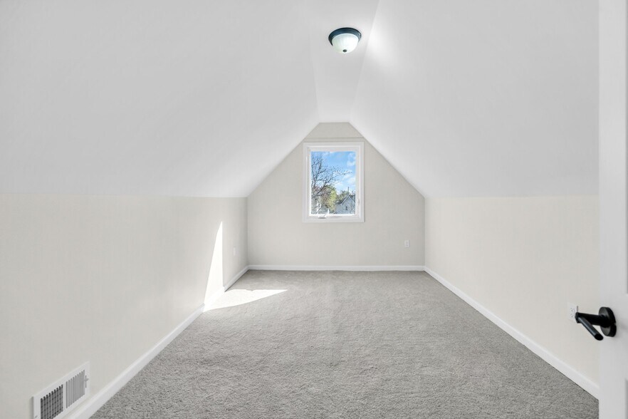 Building Photo - 478 Bath Ave