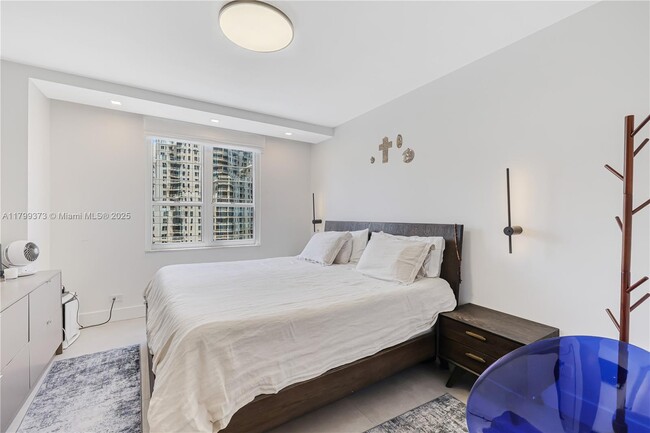 Building Photo - 701 Brickell Key Blvd