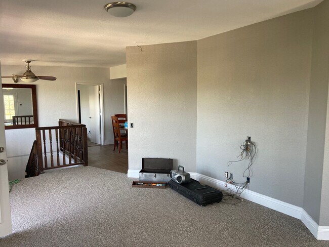 Building Photo - 9149 Rosedale Dr