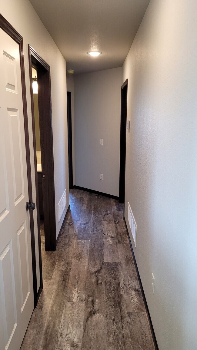 Building Photo - 628 Abraham Ct