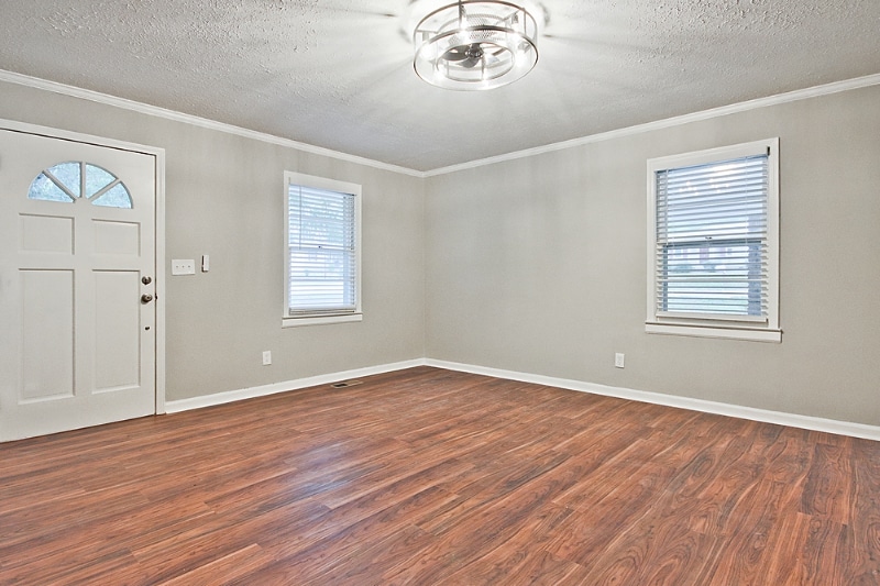 Building Photo - 212 Lakeshore Dr
