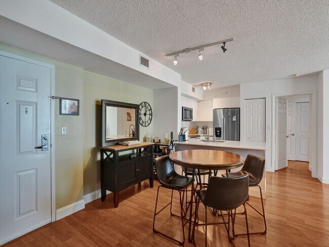 Building Photo - 1155 Brickell Bay Dr