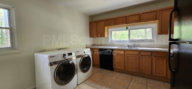 Building Photo - 804 Brookdale Dr SW