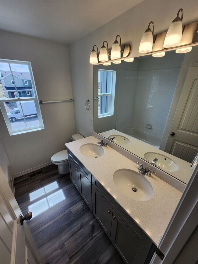 Building Photo - **MOVE IN SPECIAL** $1000 OFF 1st MONTH'S ...