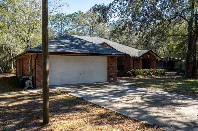 Building Photo - Wonderful & Private