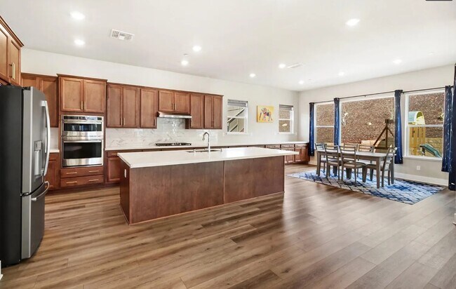 Building Photo - 14917 View Ter Ct