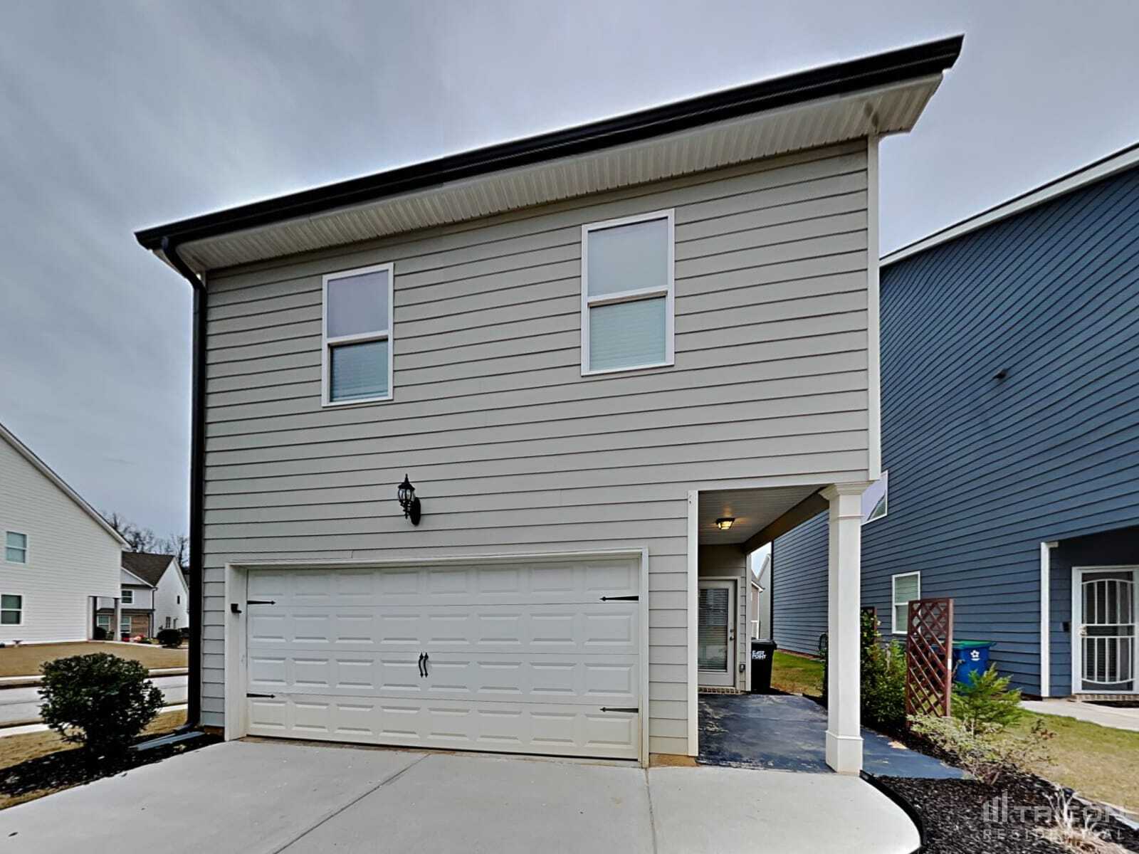 Building Photo - 1205 Hawthorne Tr