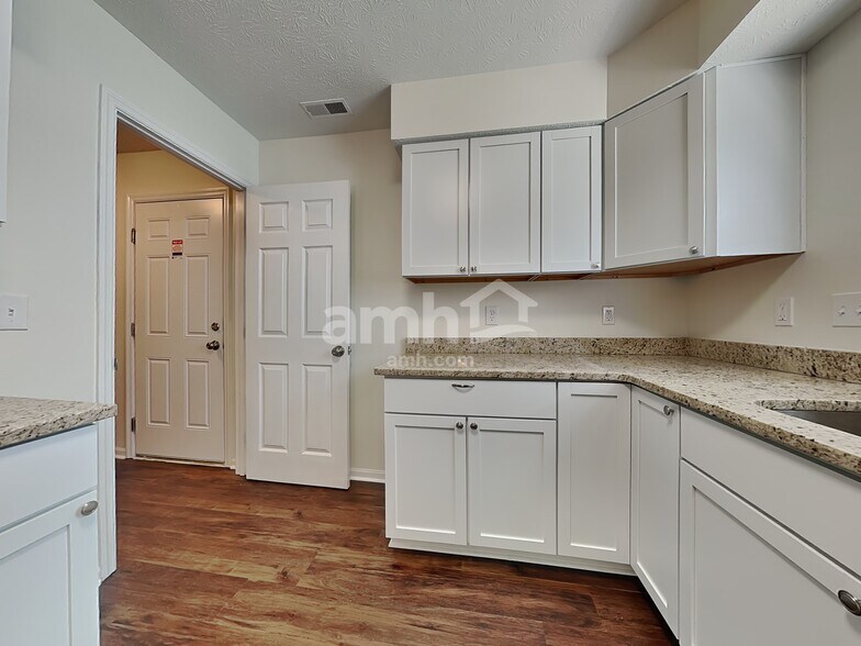 Building Photo - 3907 Little Creek Dr