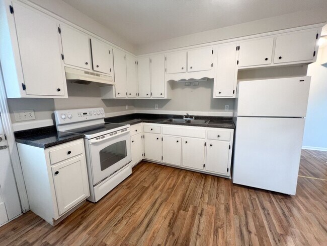 Building Photo - 109 Tandy Dr